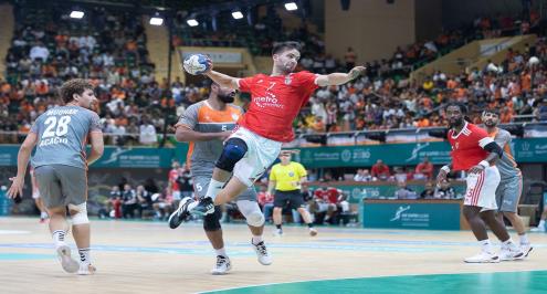 مجموعة الأهلي.. بنفيكا يكتسح مضر السعودي في السوبر جلوب لليد